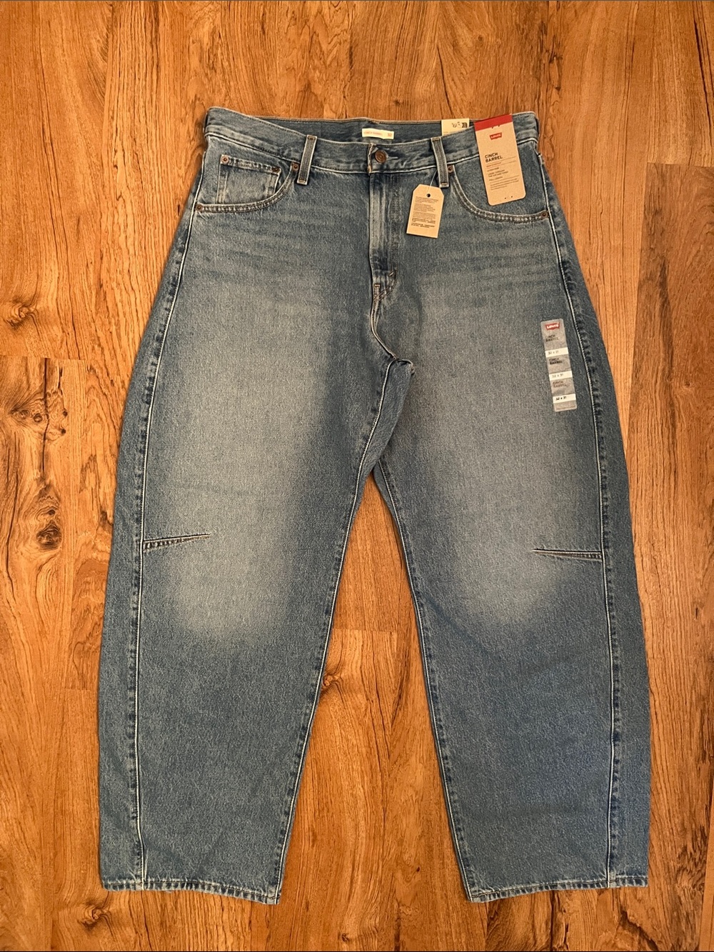 NWT Levi’s Cinch Barrel Jeans - Picture 5 of 16
